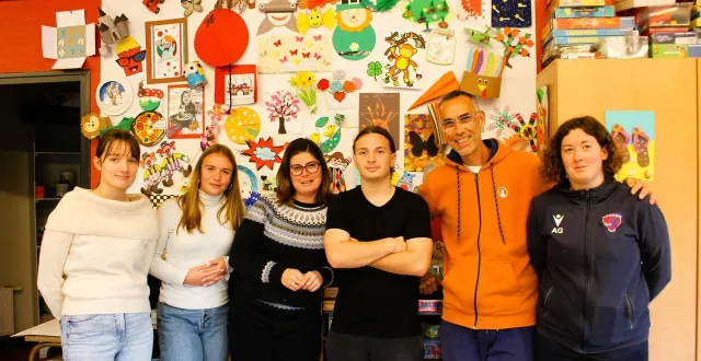 photo  l’équipe du centre de loisirs les copains malins : anaïs godeau, sébastien leconte, andy cordier, aurélie bruneau, coralie launay et emma frenot (en formation).  &copy;  le maine libre 