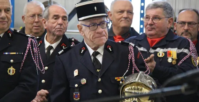 photo  à l’occasion de la cérémonie de la sainte-barbe, un hommage appuyé a été fait à jacques bourdon, qui tourne la page d’un engagement de plus de 40 ans chez les pompiers de la flèche (sarthe).  &copy;  ouest-france 