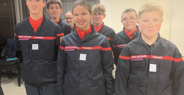 photo  une partie de la nouvelle promotion des jeunes sapeurs-pompiers de sablé, réunis pour la sainte-barbe le 6 décembre 2025.  &copy;  le maine libre 
