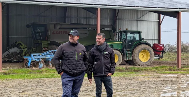 photo  l’agriculteur jean-christophe gallard (à gauche) a retrouvé kevin kebler, le responsable de la zone nord-ouest qui est à l’origine de son projet.  &copy;  co – justine brichard 