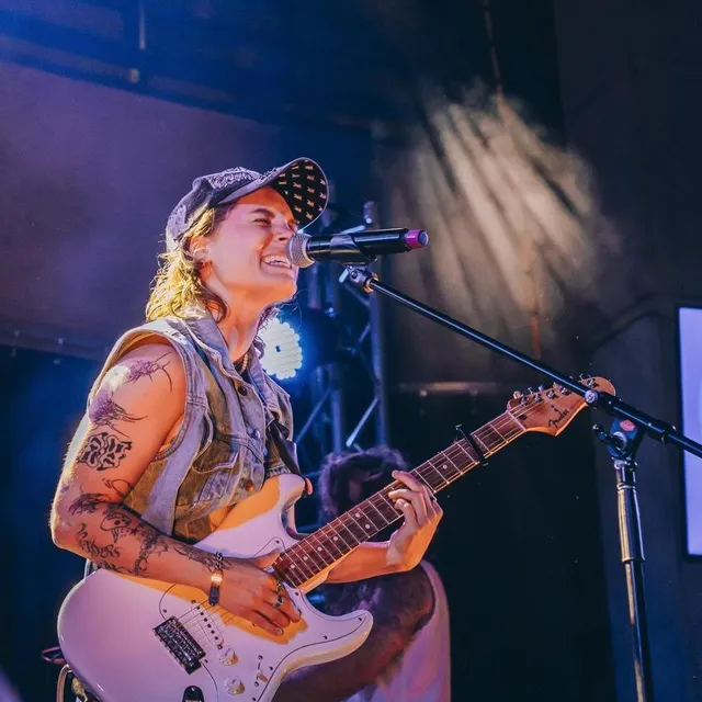 photo la chanteuse québécoise cœur de pirate sera sur la scène de la luciole le 20 mars 2026.  ©  cœur de pirate