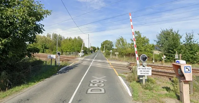 photo  passage a niveau des rosiers-sur-loire où l’accident s’est produit le lundi 8 décembre 2025.  &copy;  capture d’écran google maps 