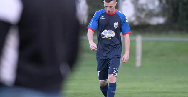 photo  steven bourgeois et l’us pays maixentais n’ont pu faire mieux qu’un nul, dimanche 7 décembre 2025, contre les chamois niortais st-flo.  &copy;  archives co - marie delage 