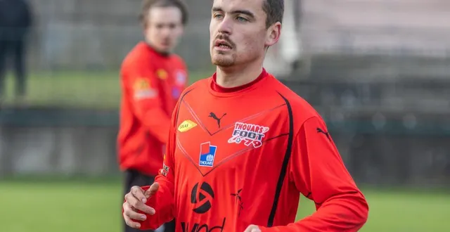 photo  milieu de terrain, victorien bodin a ouvert le score en faveur de thouars contre l’ol niort saint-liguaire (4-1), dimanche 7 décembre 2025.  &copy;  archives co - clémence chauvin 