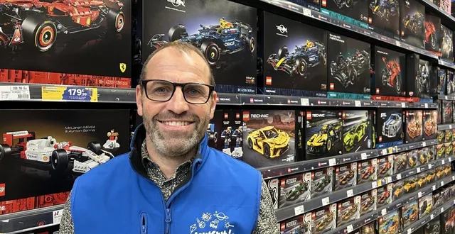 photo  fabien dubois, directeur d’un magasin de jouets jouéclub à mulsanne.  &copy;  ouest-france 