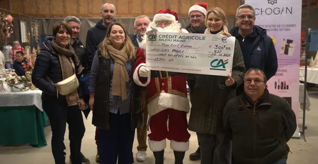 photo  les membres de l’association, bénévoles du comité des fêtes et représentant du crédit agricole témoignent ensemble d’un moment placé sous le signe de l’entraide, de la bienveillance et de la solidarité.  &copy;  co 