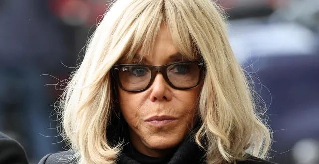 photo  brigitte macron a qualifié de « sales connes » des militantes féministes qui ont interrompu un spectacle de l’humoriste ary abittan, selon une vidéo publiée lundi 8 décembre 2025. ici brigitte macron le 13 novembre 2025.  &copy;  ludovic marin/afp 