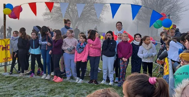 photo  enfants, parents et familles, élus ont participé ou suivi les courses des élèves pour le téléthon.  &copy;  ouest-france 