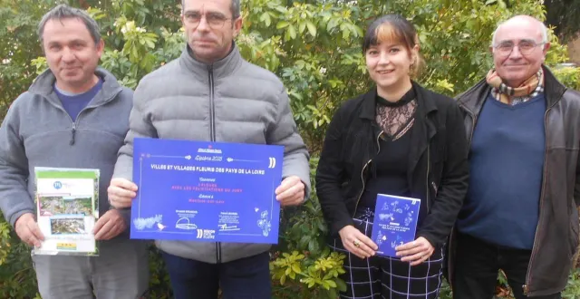 photo  de gauche à droite : cyril renaudin, chef du service espace vert, françois olivier, maire de château-du-loir, leslie termeau, du service communication et philippe tournade, maire de montabon.  &copy;  ouest-france 