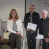 photo le président et les élus locaux lors de la remise de médailles.