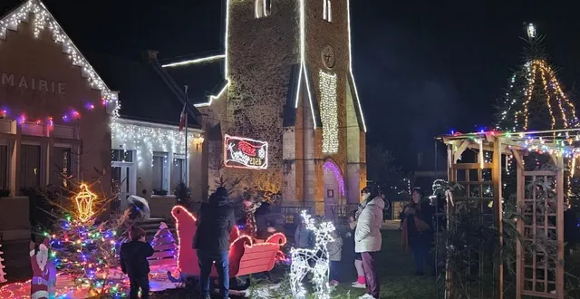 photo  les habitants sont venus assister au lancement des illuminations et à l’apéritif dînatoire offert par la municipalité.  &copy;  le maine libre 