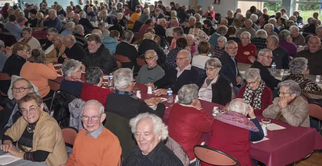 photo  ils étaient 310 au goûter de noël offert par le ccas.  &copy;  le maine libre 