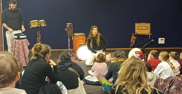 photo  dans le cadre du village noël, un spectacle, par la compagnie l’insuffleuse, était proposé samedi dernier.  &copy;  co 