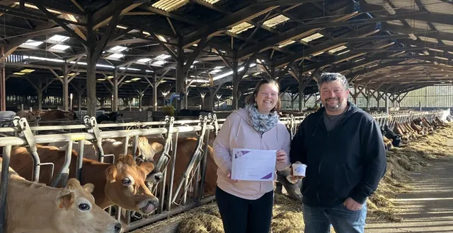 photo  audrey et sébastien ferrard, attestation en main.  &copy;  co 