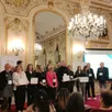 photo  le 21 novembre, isabelle raimbault, adjointe à l’action sociale, aline villière, chargée de mission citoyenneté et vie associative et july delsalle, membre du rucher citoyen (les 3 personnes à gauche sur la photo) sont allées recevoir le prix de la participation citoyenne au palais du luxembourg. 