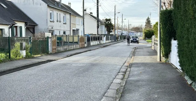 photo  rue saint-andré, des boîtes à lettres ont été dégradées et ouvertes, des gyrophares de portails électriques ont été arrachés.  &copy;  le maine libre 