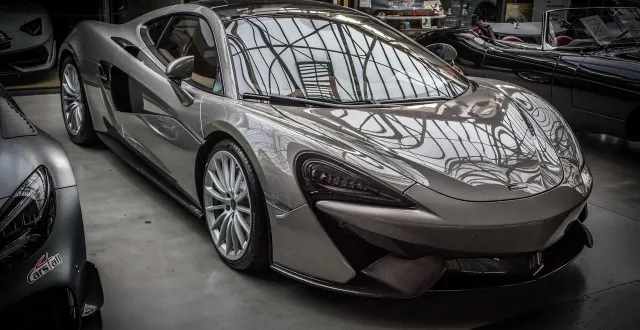 photo  le conducteur a endommagé deux modèles mclaren à plus de 100 000 €.  &copy;  photo d’illustration : pixabay 