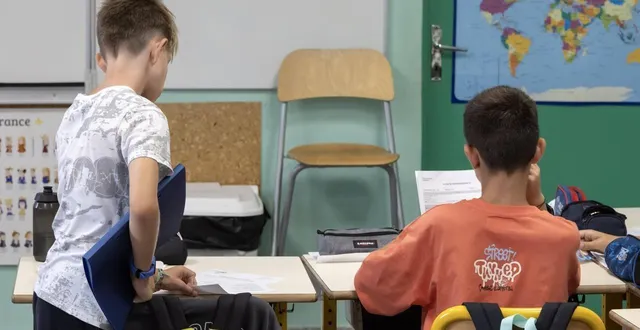 photo  la famille a construit une école d’une seule classe dans son jardin.  &copy;  photo d’illustration : syspeo/sipa 
