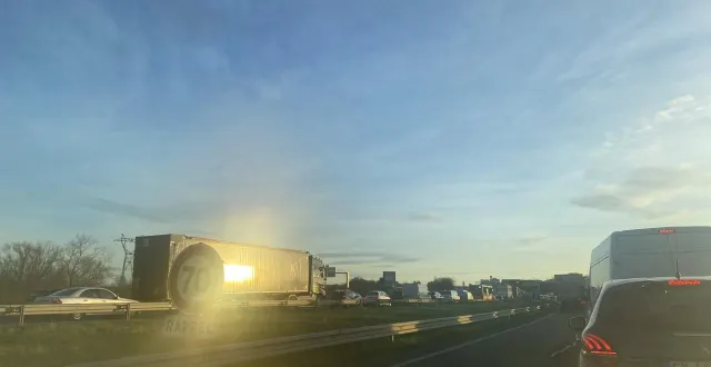photo  un bouchon avant l’entrée sur l’a11 ce mardi matin.  &copy;  document remis 