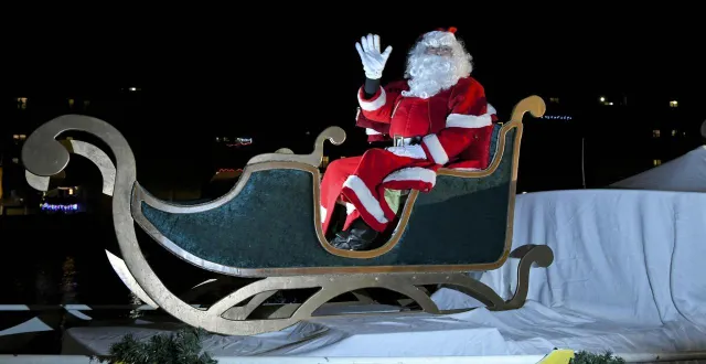 photo  le père noël pourra survoler le territoire communal de pontvallain en toute légalité…  &copy;  archive le maine libre - yvon loué 