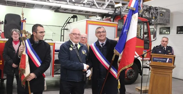 photo  au premier plan, de g. à dr : françois olivier, maire délégué de château-du-loir, pascal landais et hervé roncière.  &copy;  le maine libre 
