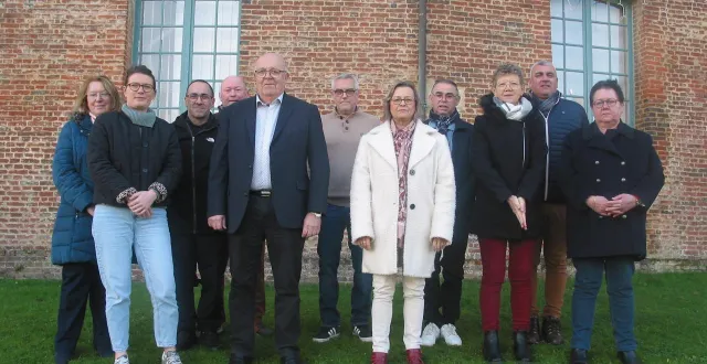 photo  de gauche à droite : au premier rang, barbara le callonnec, jean grimbert, hélène larue, françoise coudrette et nadine quéru. au deuxième rang, liliane vandamme, xavier chevallier, bruno thual, jean-marie manceau, stéphane dif et arnaud langlois.  &copy;  ouest-france 