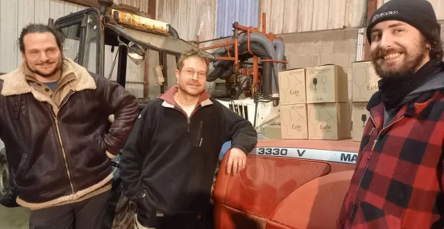 photo  florian zuliani, thomas boutin et tommy véron, viticulteurs bio à champ-sur-layon, rochefort-sur-loire et saint-lambert-du-lattay.  &copy;  co 