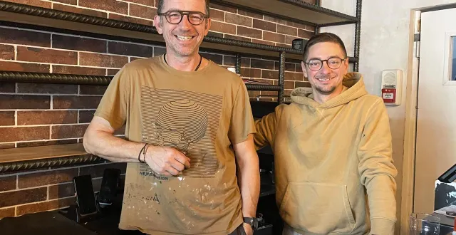 photo  stéphane et corentin peltier sont en pleine restructuration du bistrot guéranger, rue de l’île, qui accueillera dans quelques jours le coffee shop sucré salé.  &copy;  ouest-france 