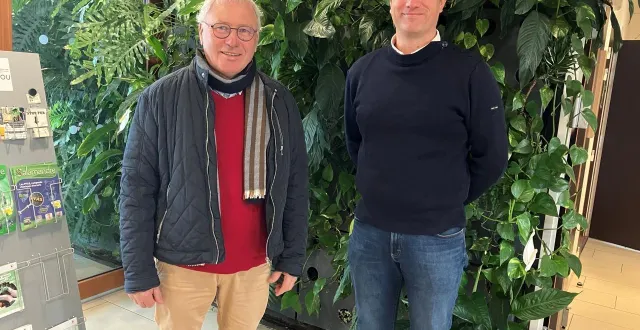photo  henri lebrun et guillaume augereau, chargé de mission aménagement du territoire, qui ont œuvré sans relâche pour la finalisation du pluih.  &copy;  ouest-france 