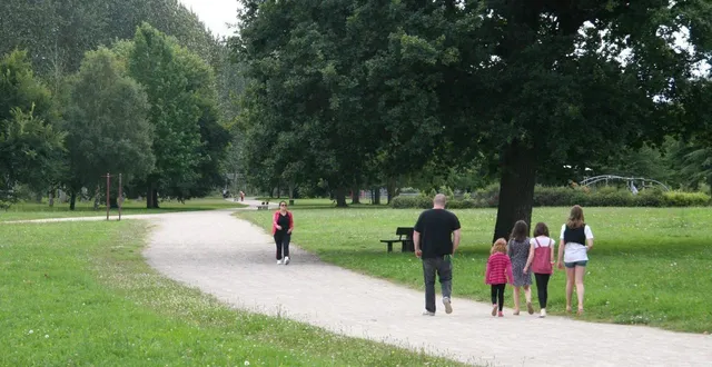 photo  les habitants du quartier des sablons bénéficient de la proximité de la promenade newton.  &copy;  archives ouest-france 