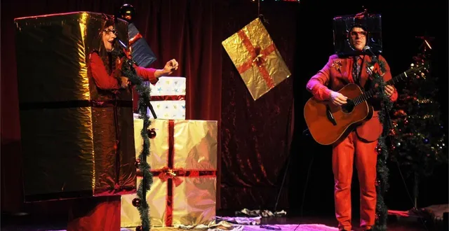 photo  la compagnie colbok présentera le spectacle « en attendant le père noël », bien au chaud au cinéma-théâtre.  &copy;  cie colbok 