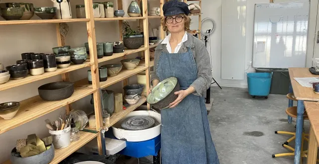 photo  nina ponthou dans son atelier de saint-barthélémy-d’anjou.  &copy;  co 