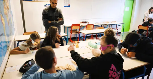 photo  jouer au kapla peut devenir un défi quand on a des troubles visuels.  &copy;  ouest-france 