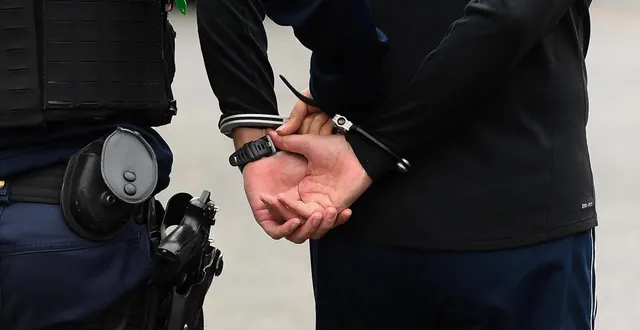 photo  les deux hommes de 19 et 21 ans sont suspectés d’avoir commis une soixantaine de faits parmi lesquels des vols et des dégradations. ils sont placés en détention provisoire le temps de leur comparution prévue le 6 février 2026.  &copy;  illustration le courrier de l’ouest – josselin clair 