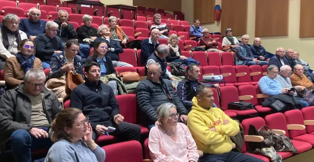 photo  les bénévoles réunis pour échanger sur les missions.  &copy;  le maine libre 