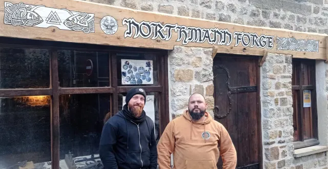 photo  rodolphe duclos, président de pvmd, devant sa forge rue du docteur-barrabé, avec  steven potin, vice-président, après la présentation des deux rendez-vous que lance leur association pour la fin d’année.  &copy;  ouest-france 