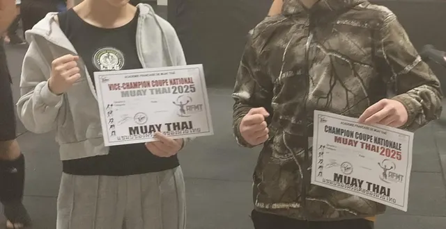 photo  en novembre, deux élèves du learning boxing gref ont participé à la coupe de france de boxe thaï à paris. dunkun delorme a remporté le titre, il est champion de france dans la catégorie des moins de 60 kg. karène rahard a réalisé une belle compétition : elle est vice championne de france des moins de 45 kg.  &copy;  co 