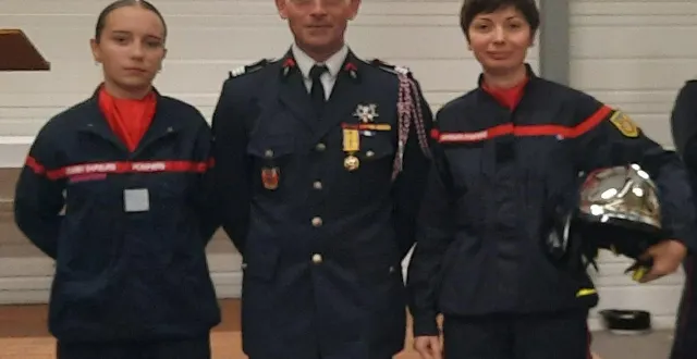 photo  le chef de centre, rodolphe briffault, avec deux nouvelles recrues : lola brault et ina yordanova.  &copy;  ouest-france 