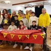 photo les enfants du conseil municipal jeunes ont vendu des porte-clés pour le téléthon. les activités des associations ruaudinoises ont participé à ce succès : ateliers manuels, exercices sportifs, vente de livres, de vin chaud et d’huîtres, tombolas, vente de soupes… les confitures de marie-france ont rencontré un énorme succès encore cette année.