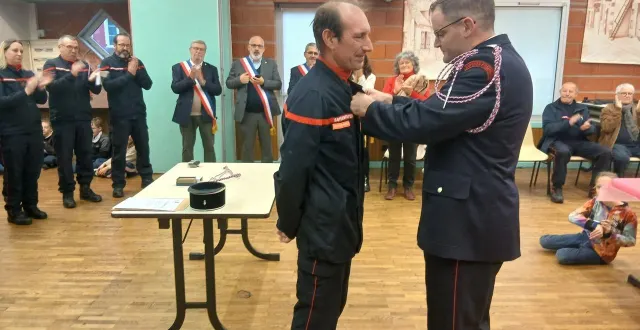 photo  laurent busson a reçu la médaille d’or des sapeurs-pompiers.   &copy;  le maine libre 