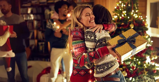 photo offrir de la seconde main à noël : bonne ou mauvaise idée ? &copy; adobestock