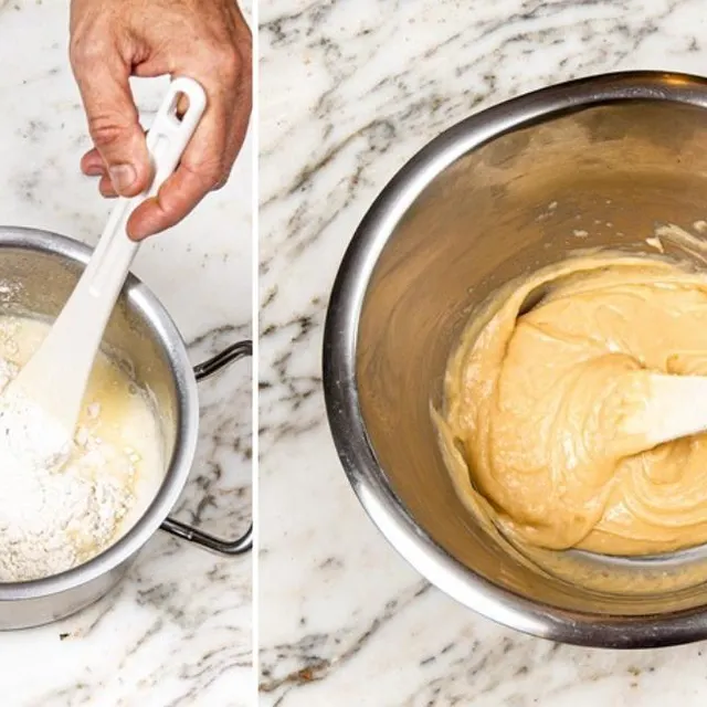 photo après avoir ajouté la farine et desséché la pâte, ajouter hors du feu les œufs battus et mélanger jusqu’à ce que la texture soit lisse.  ©  olivier marie / bretons en cuisine