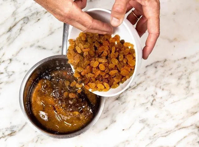 photo faire bouillir tous les ingrédients pour réaliser le sirop.  ©  olivier marie / bretons en cuisine