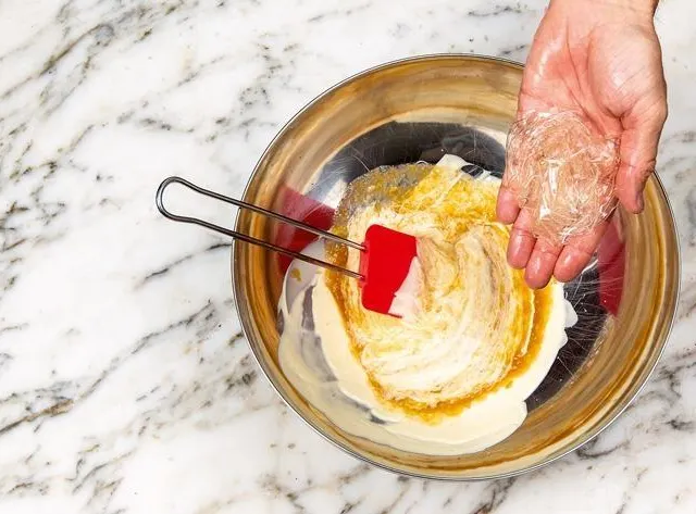 photo ajouter les feuilles de gélatine.  ©  olivier marie / bretons en cuisine