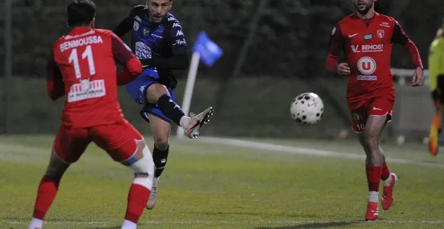photo  hugo dupont a rejoint le fc chauray à l’été 2025, en provenance d’en avant guingamp.  &copy;  co - christophe bernard 