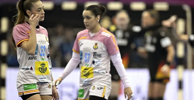 photo  paula arcos et les espagnoles ont été éliminées dès la phase de groupes au mondial de handball.  &copy;  afp / ina fassbender 