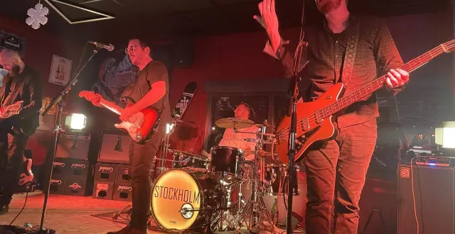 photo  sur la scène du v & b, samedi à argentan.  &copy;  ouest-france 