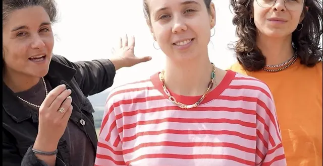 photo  trois comédiennes de la compagnie nagas qui accompagneront les comédiens amateurs : de gauche à droite, zelda bourquin (metteuse en scène du projet), juliette launay (comédienne) et hélène clech (comédienne).  &copy;  c61 