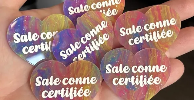 photo  la dernière création de la créatrice rennaise de « bijoux insolents » laura coupeau, en réaction à la phrase de brigitte macron.  &copy;  laura coupeau 