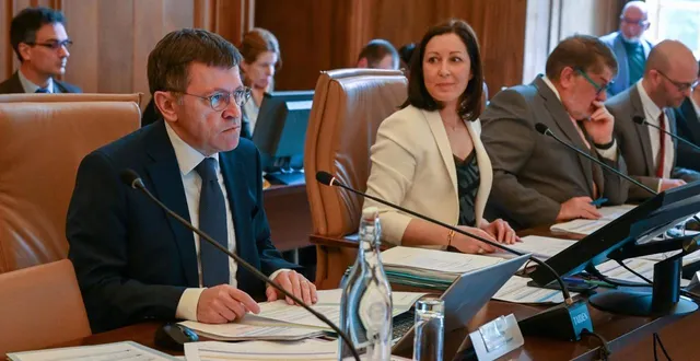 photo  philippe chalopin (1er vice-président) et florence dabin, la présidente, ont indiqué de ne pas vouloir réclamer les sommes indues aux 45 assistants familiaux concernés.  &copy;  archive co - laurent combet 